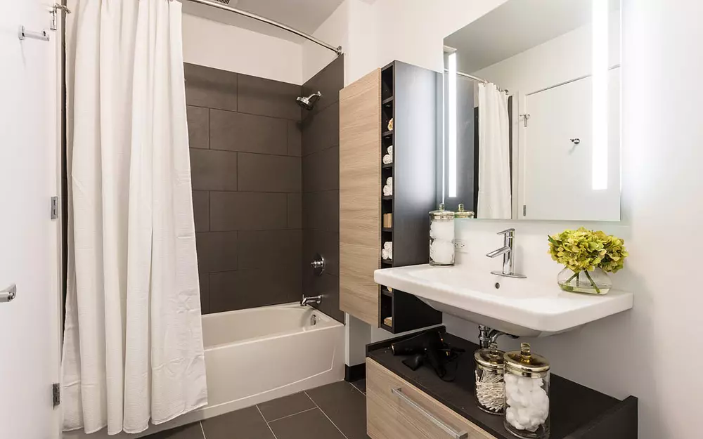 Seven 10 West 710 W Grand Ave, Chicago, IL 60654