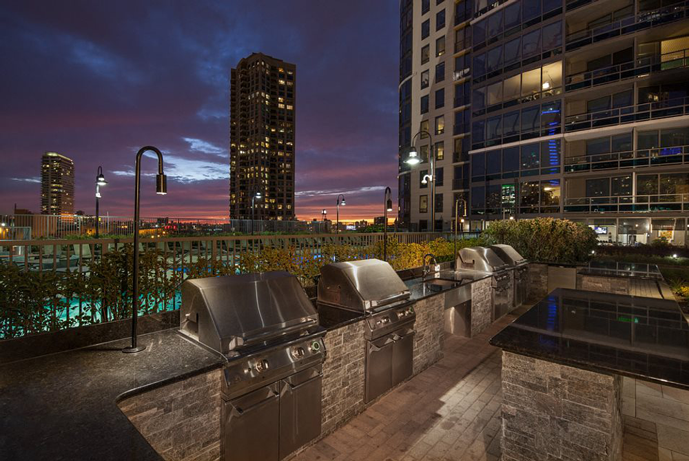 Kingsbury Plaza 520 N Kingsbury St, Chicago, IL 60654