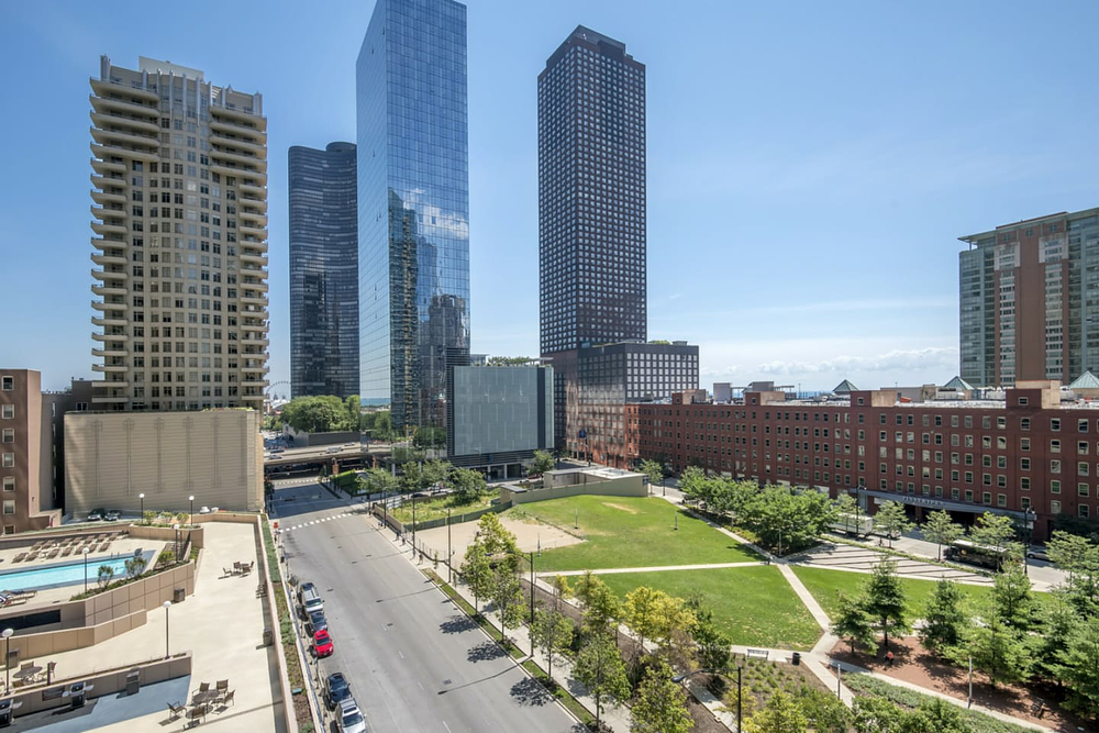 Moment 545 N McClurg Ct, Chicago, IL 60611