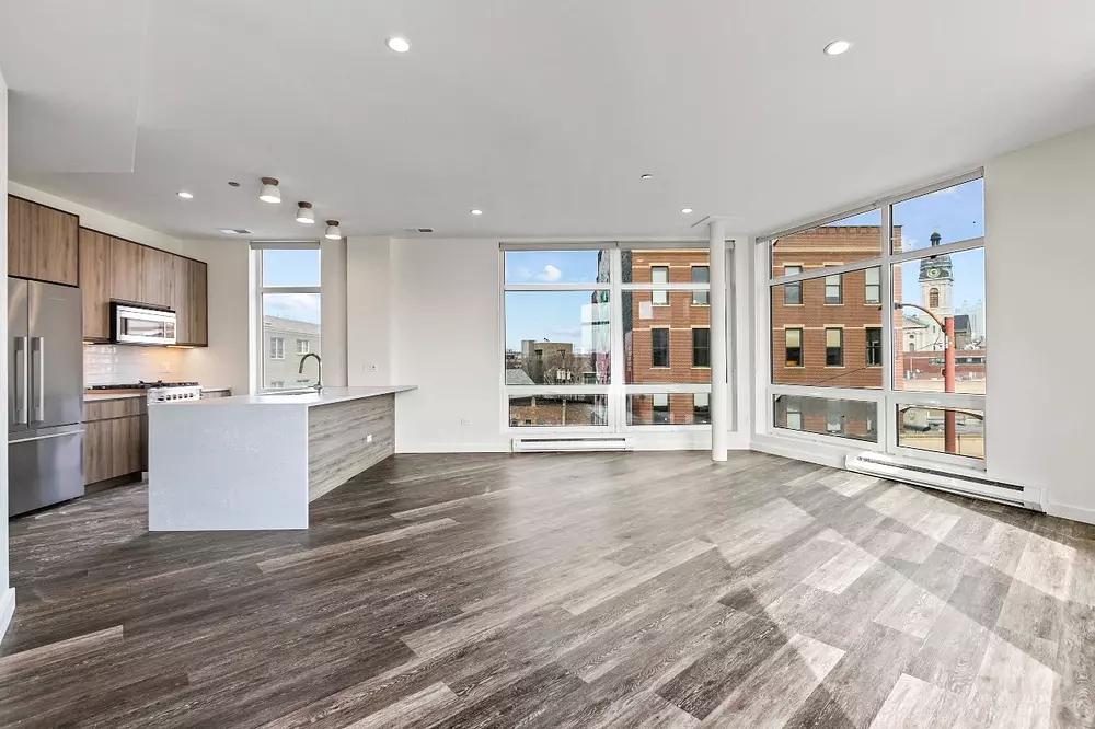 1122 W Chicago - Nevele22 1122 W Chicago Ave, Chicago, IL 60642