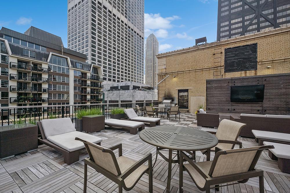 Seneca 200 E Chestnut St, Chicago, IL 60611