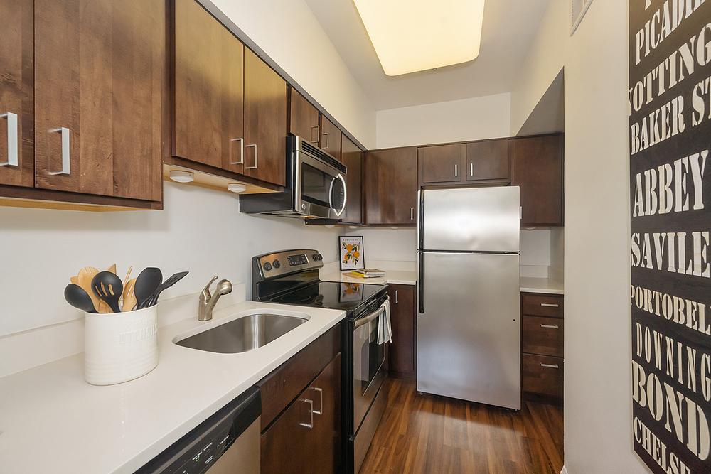 Seneca 200 E Chestnut St, Chicago, IL 60611