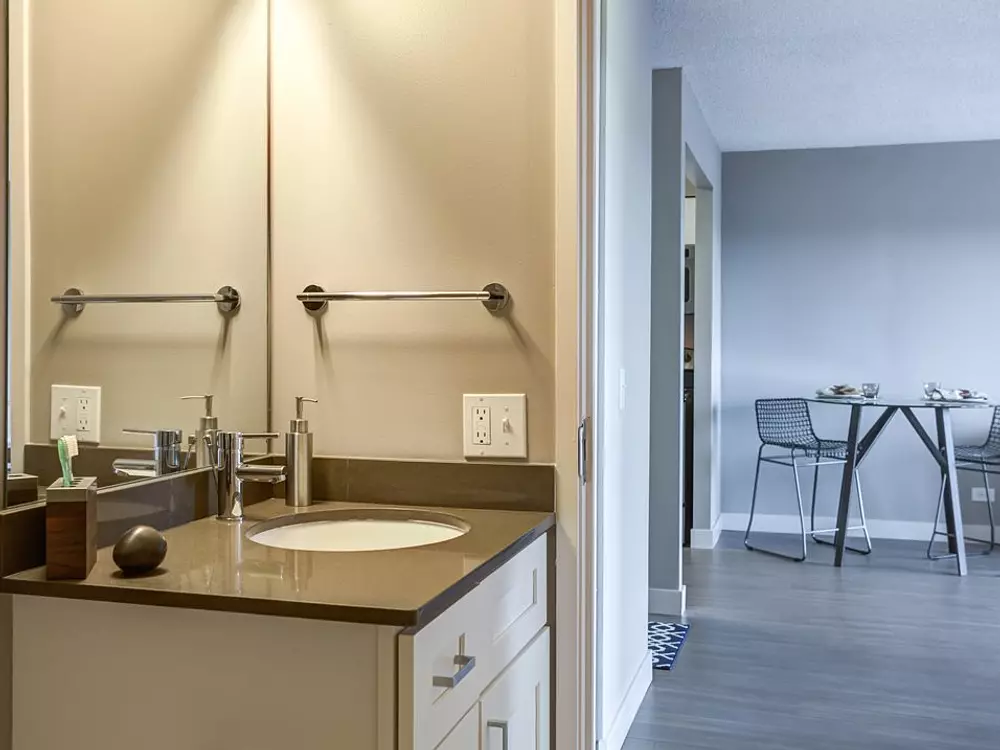 Clark Street Apartments 2555 N Clark St, Chicago, IL 60614