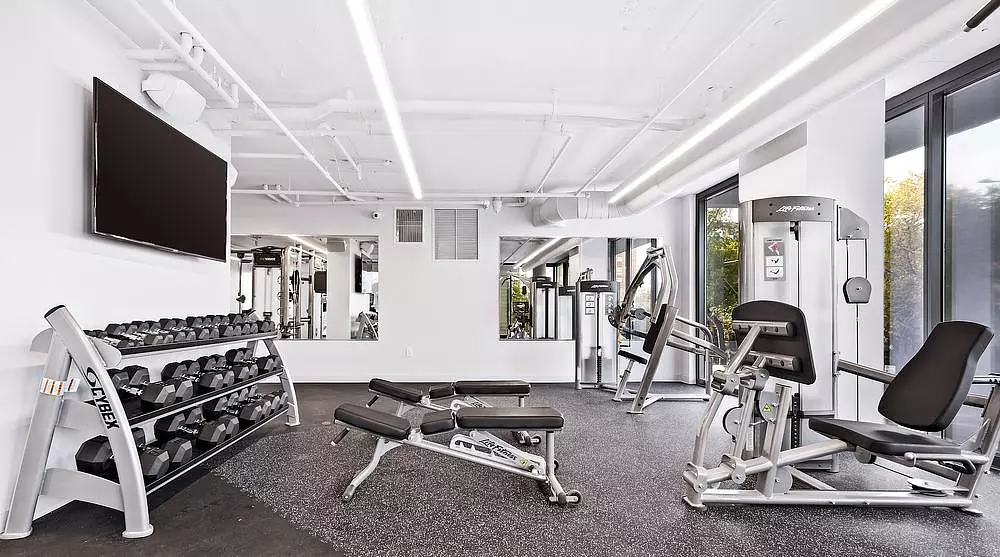 Upshore Chapter Apartments 4555 N Sheridan Rd, Chicago, IL 60640