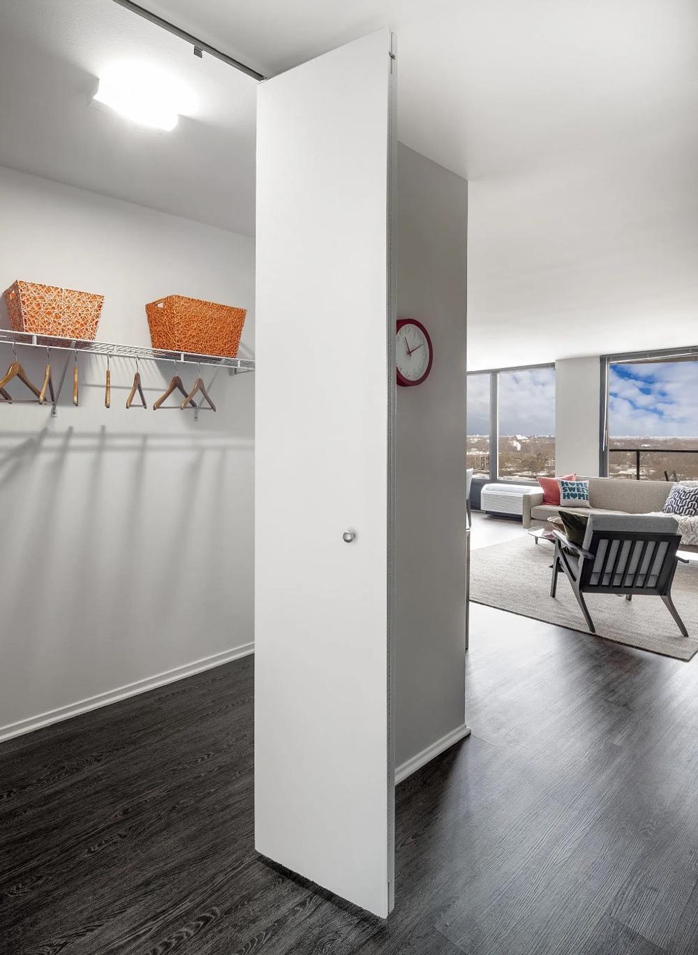 The Montrose 4334 N Hazel St, Chicago, IL 60613 Uptown - Leasing by Cross Street