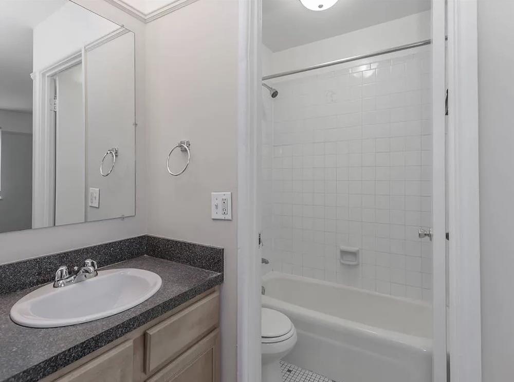 Winthrop Place 6124 N Winthrop Ave, Chicago, IL 60660