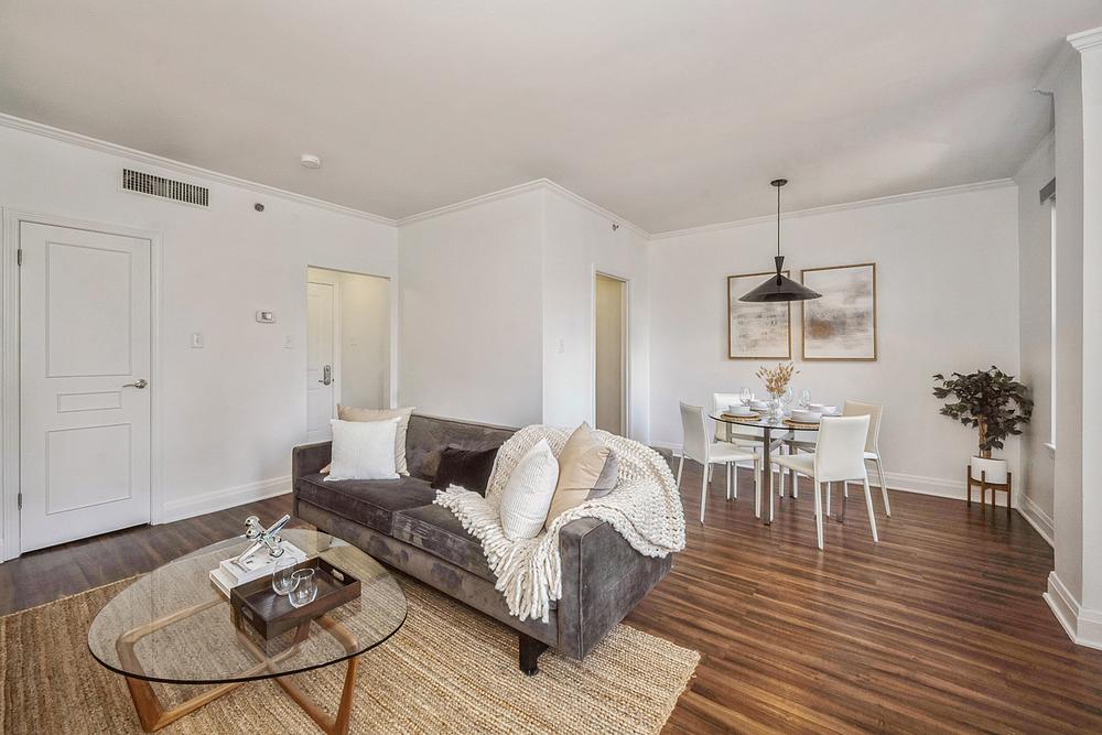 Seneca 200 E Chestnut St, Chicago, IL 60611
