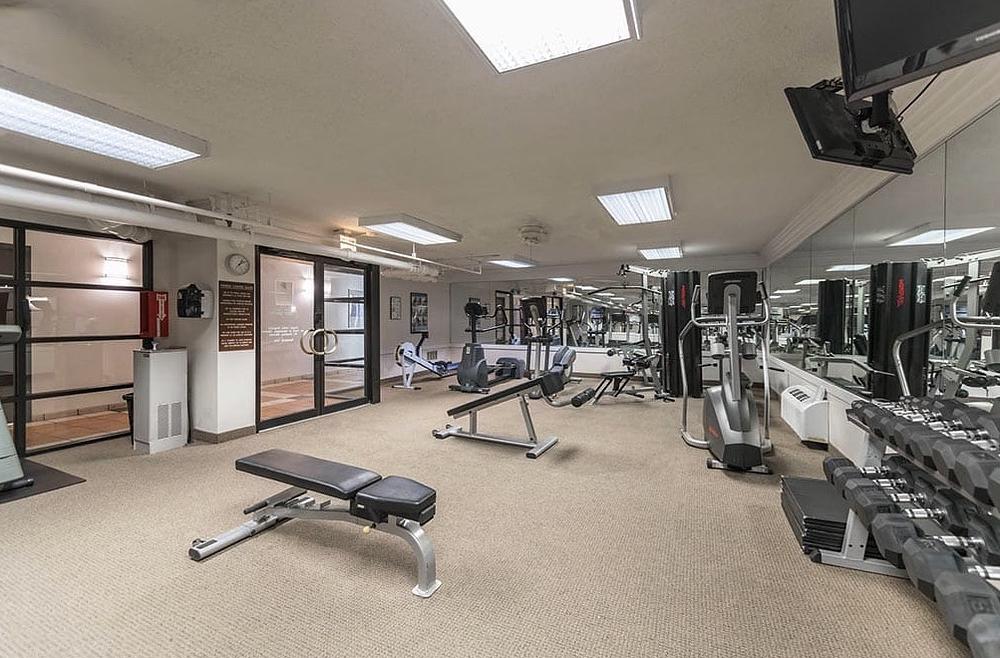 65 East Scott 65 East Scott Chicago, IL 60610