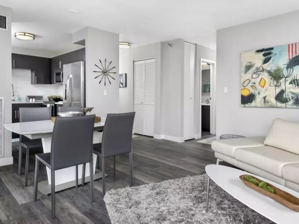 One East Delaware 1 E Delaware Pl, Chicago, IL 60611