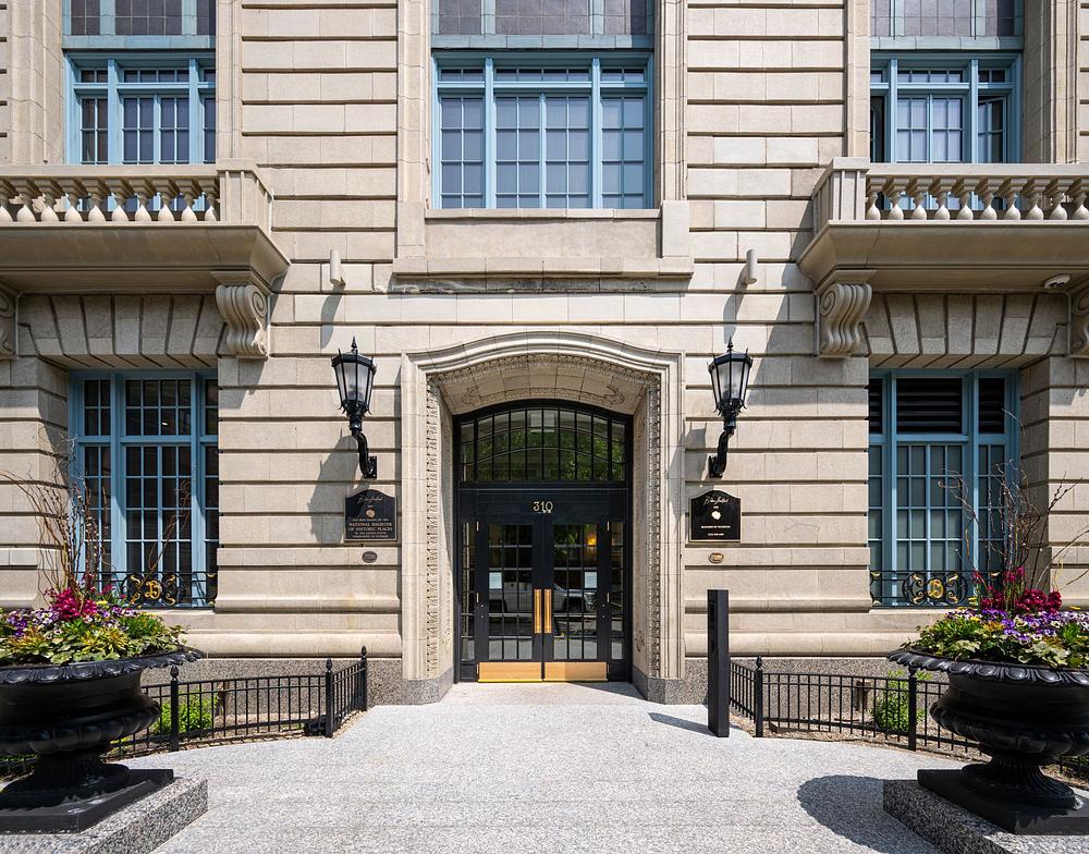 The Belden Stratford 2300 N Lincoln Park, Chicago, IL 60614