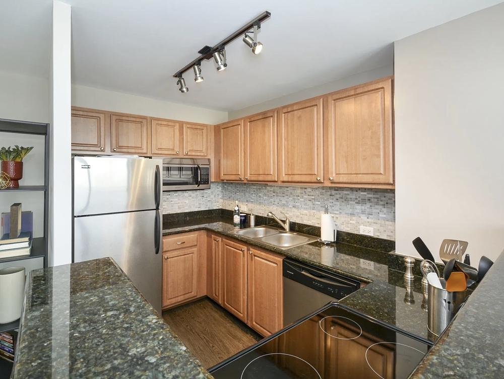 The Montrose 4334 N Hazel St, Chicago, IL 60613 Uptown - Leasing by Cross Street