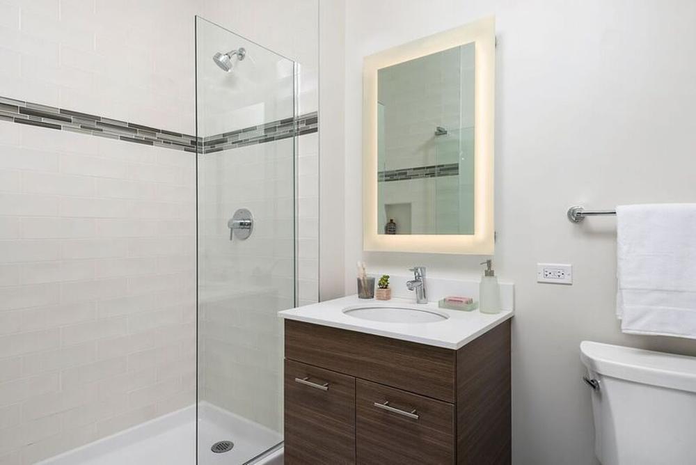 NEXT Apartments 347 W Chestnut St, Chicago, IL 60610