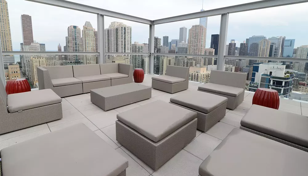 Eight O Five 805 N La Salle St, Chicago, IL 60610