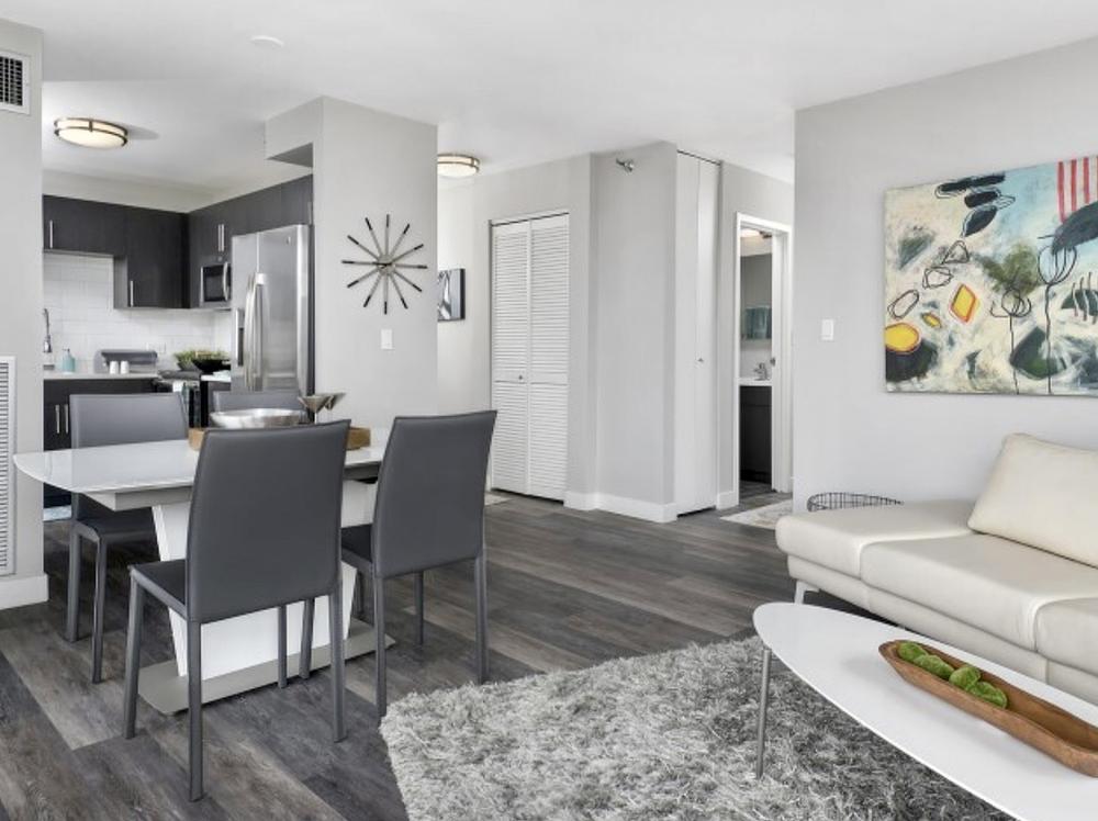 One East Delaware 1 E Delaware Pl, Chicago, IL 60611