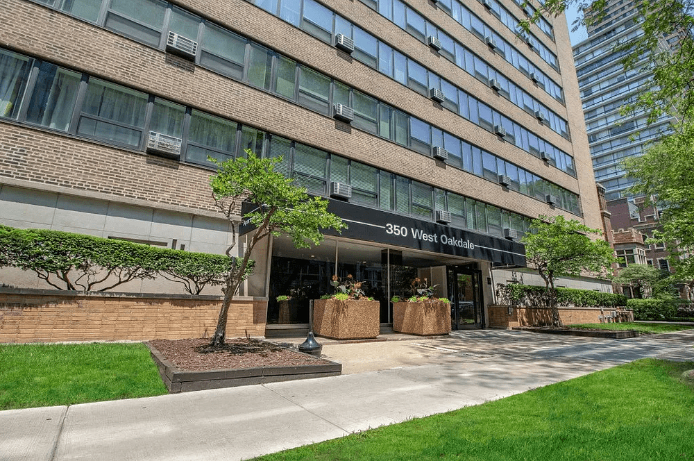 350 W Oakdale 350 W Oakdale Ave, Chicago, IL 60657