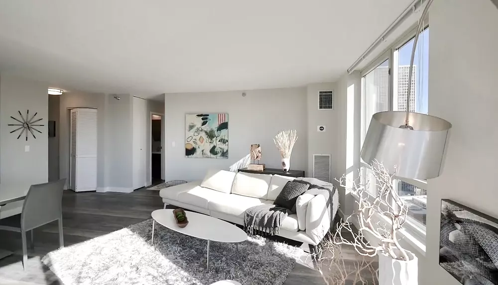One East Delaware 1 E Delaware Pl, Chicago, IL 60611