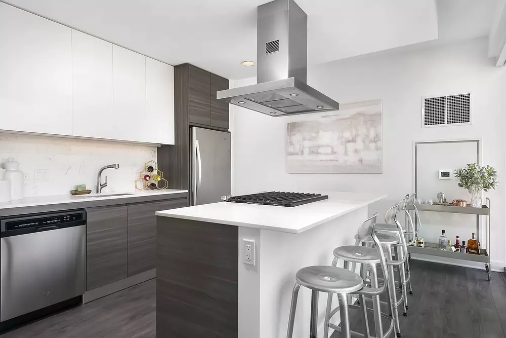 Hubbard 221 221 W Hubbard St, Chicago, IL 60654