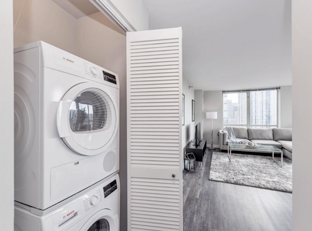 One East Delaware 1 E Delaware Pl, Chicago, IL 60611