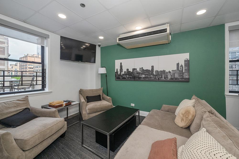 Seneca 200 E Chestnut St, Chicago, IL 60611