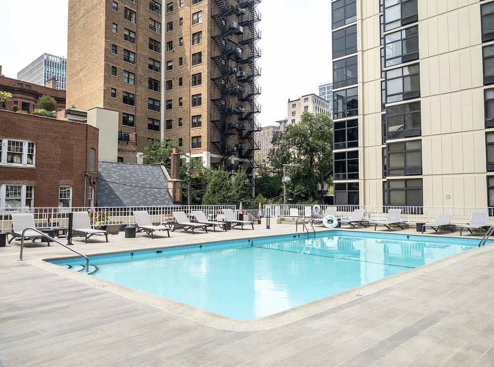 65 East Scott 65 East Scott Chicago, IL 60610