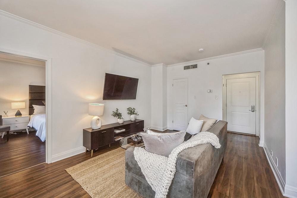 Seneca 200 E Chestnut St, Chicago, IL 60611
