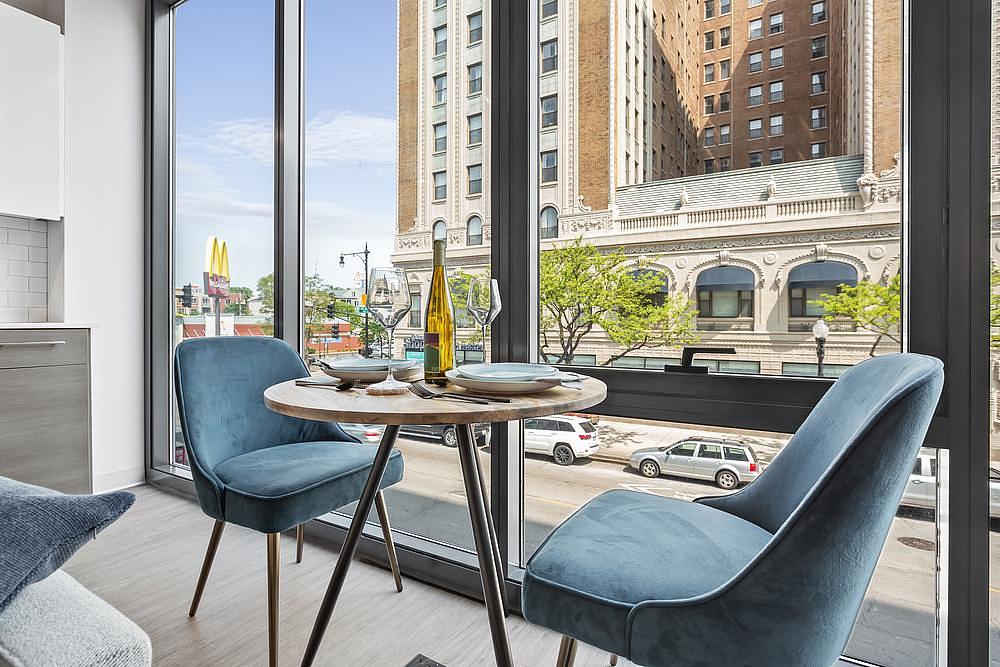 Upshore Chapter Apartments 4555 N Sheridan Rd, Chicago, IL 60640