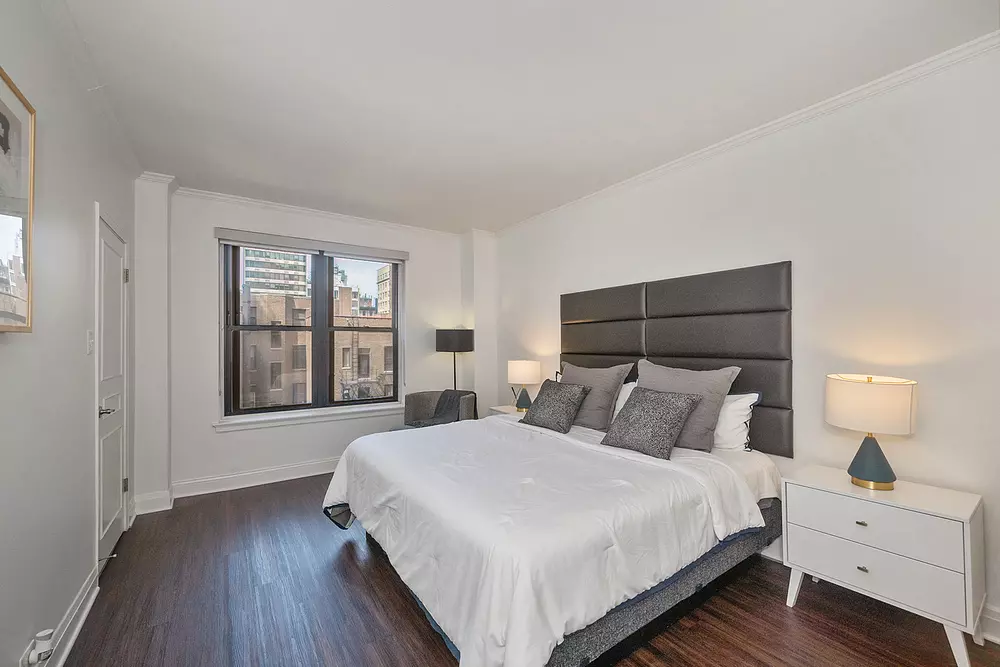Seneca 200 E Chestnut St, Chicago, IL 60611