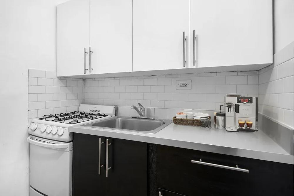 1049 W. Oakdale 1049 W Oakdale Ave #102, Chicago, IL 60657
