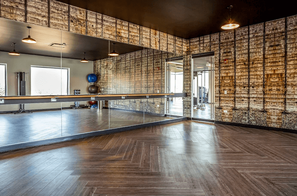 Eight Eleven Uptown 811 W Agatite Ave, Chicago, IL 60640