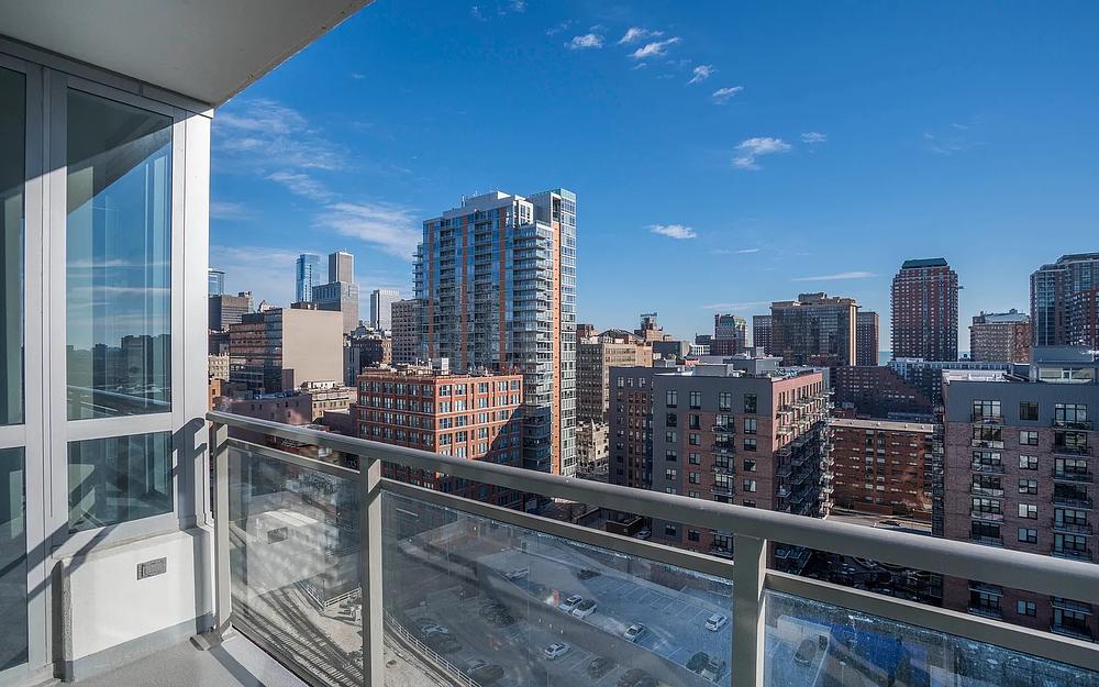 The Elle Apartments 801 S Financial Pl, Chicago, IL 60605