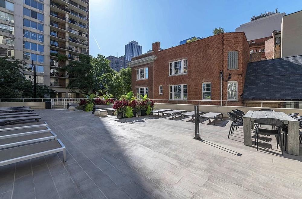 65 East Scott 65 East Scott Chicago, IL 60610