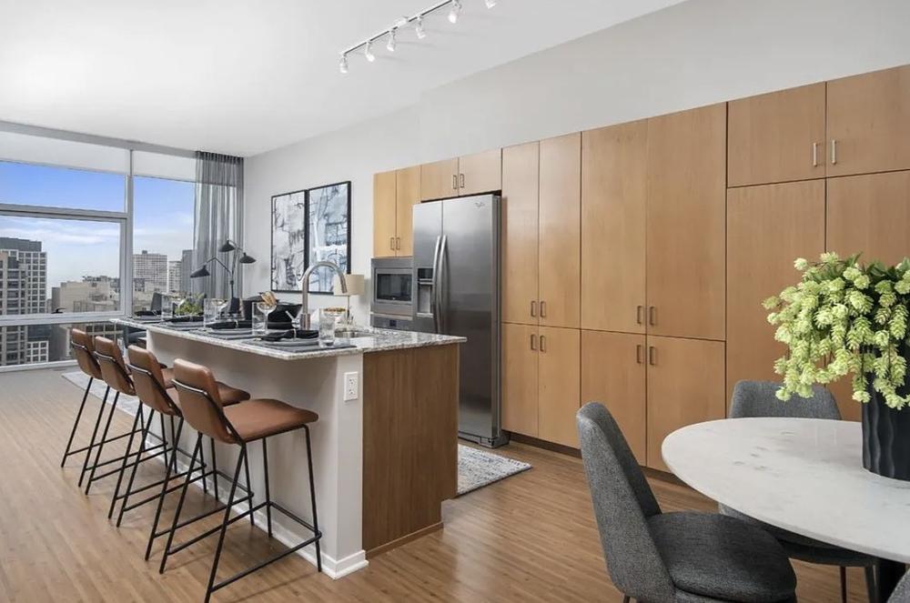 Aston 200 E Illinois St, Chicago, IL 60611