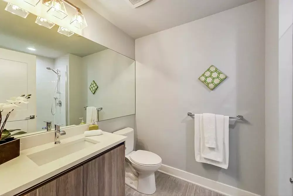 NEW - Arthurs of Old Town Apartments 300 W Division St, Chicago, IL 60610