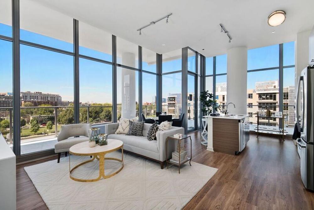 NEXT Apartments 347 W Chestnut St, Chicago, IL 60610