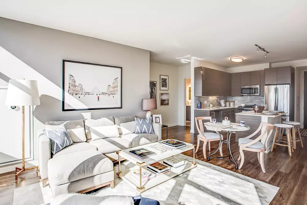 NEXT Apartments 347 W Chestnut St, Chicago, IL 60610