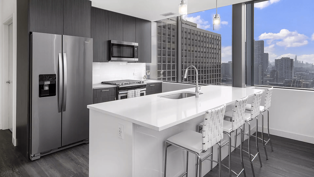Eight Eleven Uptown 811 W Agatite Ave, Chicago, IL 60640