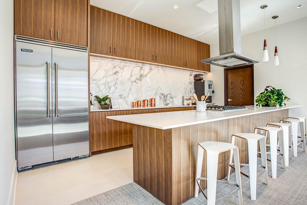 NEXT Apartments 347 W Chestnut St, Chicago, IL 60610