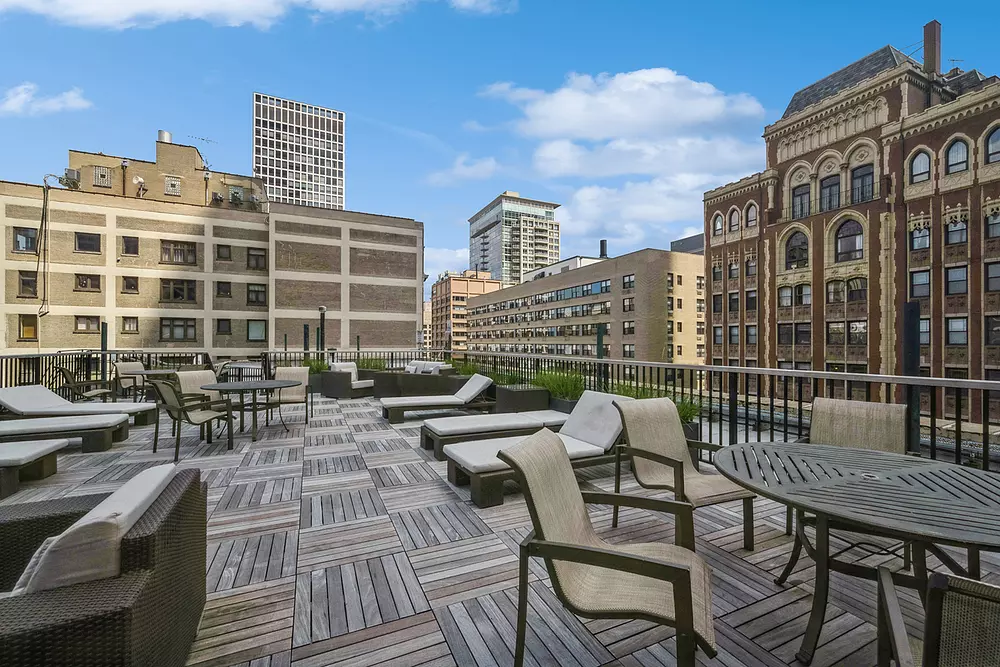 Seneca 200 E Chestnut St, Chicago, IL 60611