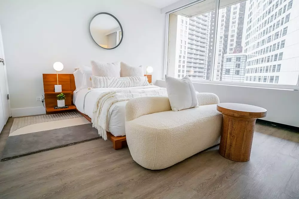 21 East Chestnut 21 E Chestnut St, Chicago, IL 60611