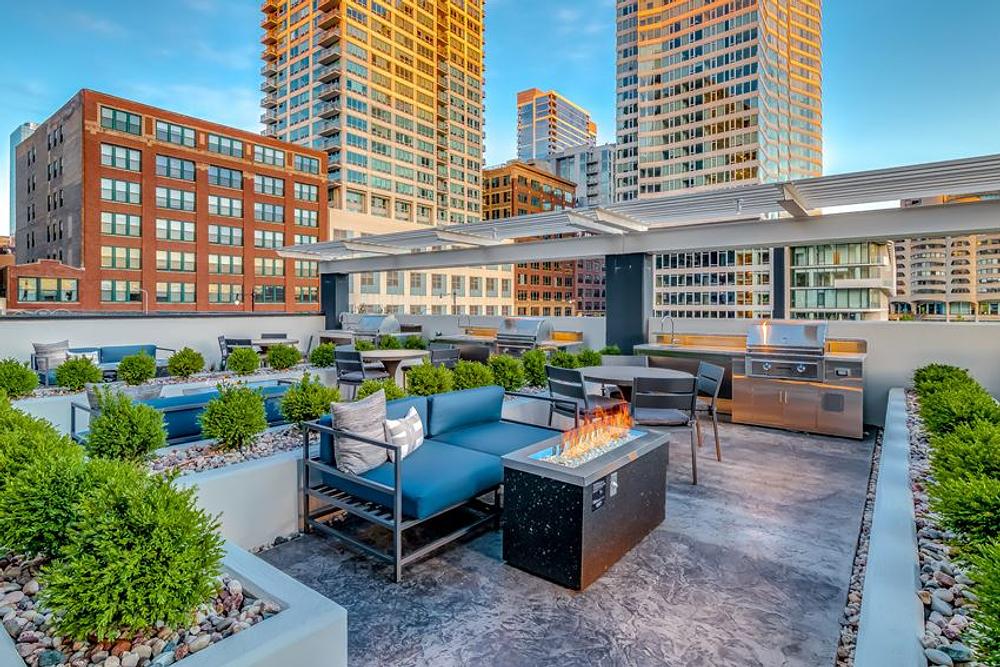 Alta Grand Central 221 W Harrison St, Chicago, IL 60607