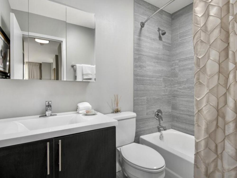 One East Delaware 1 E Delaware Pl, Chicago, IL 60611