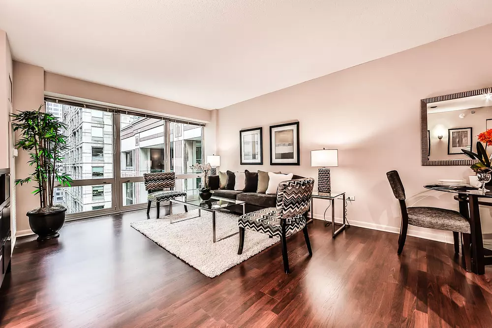 215 West Apartments 215 W Washington St, Chicago, IL 60606