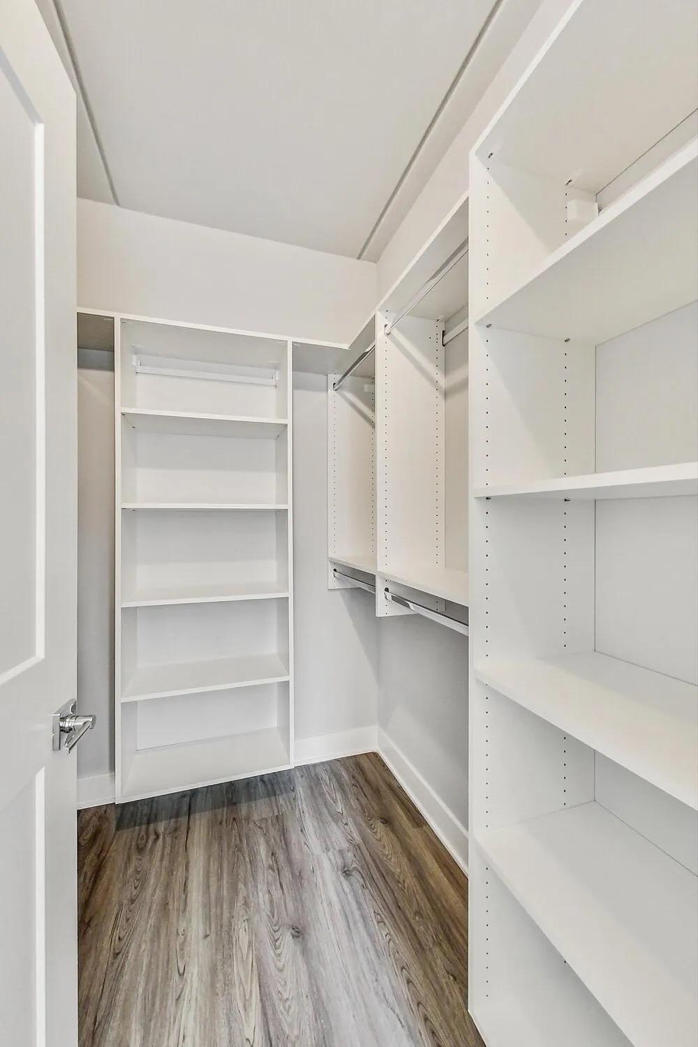 NEW - Arthurs of Old Town Apartments 300 W Division St, Chicago, IL 60610