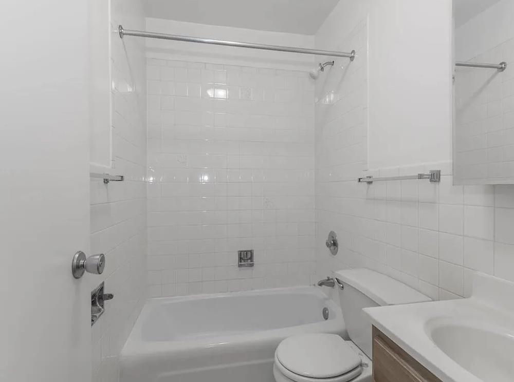 Winthrop Place 6124 N Winthrop Ave, Chicago, IL 60660