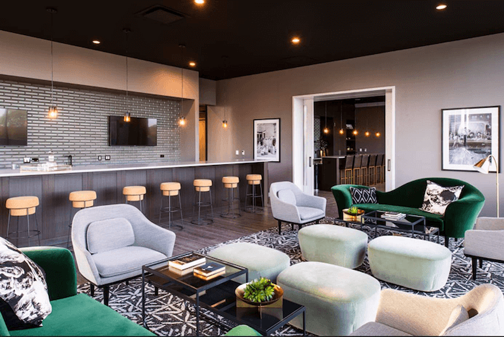 Eight Eleven Uptown 811 W Agatite Ave, Chicago, IL 60640