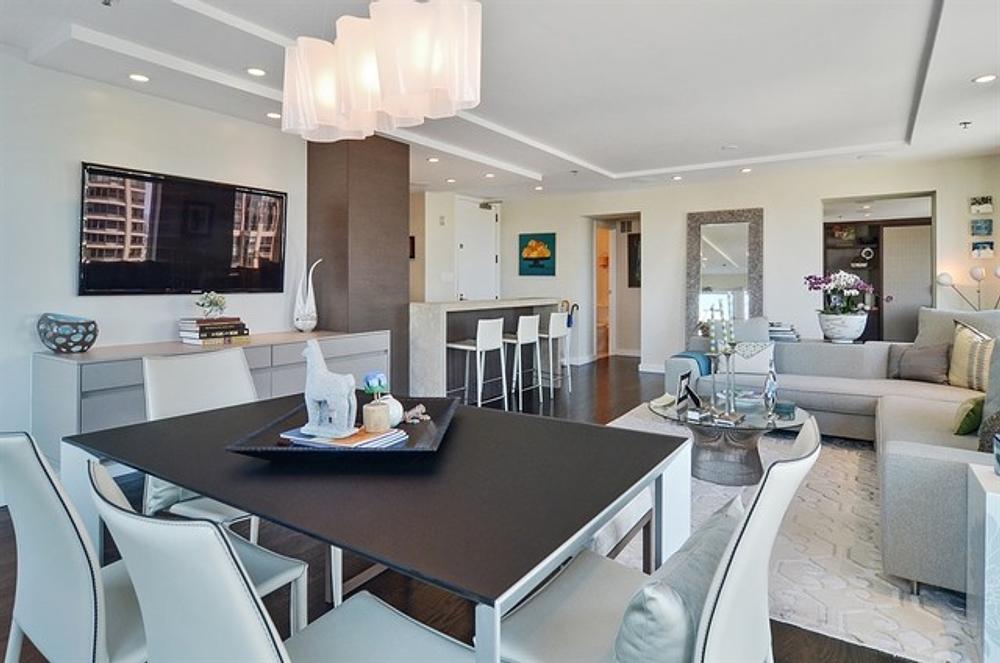 8 East Huron 8 E Huron St, Chicago, IL 60611