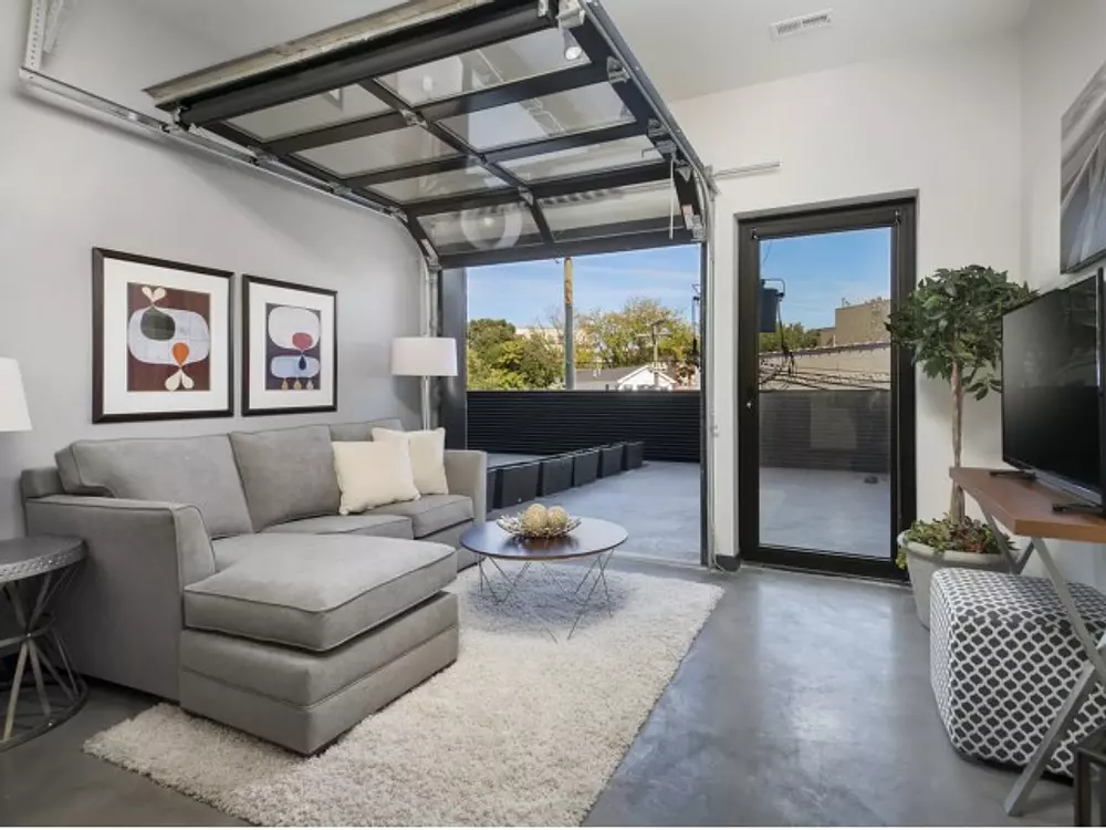 1647 N. Milwaukee 1647 N Milwaukee Ave, Chicago, IL 60647