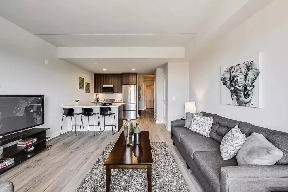 NEW - Arthurs of Old Town Apartments 300 W Division St, Chicago, IL 60610