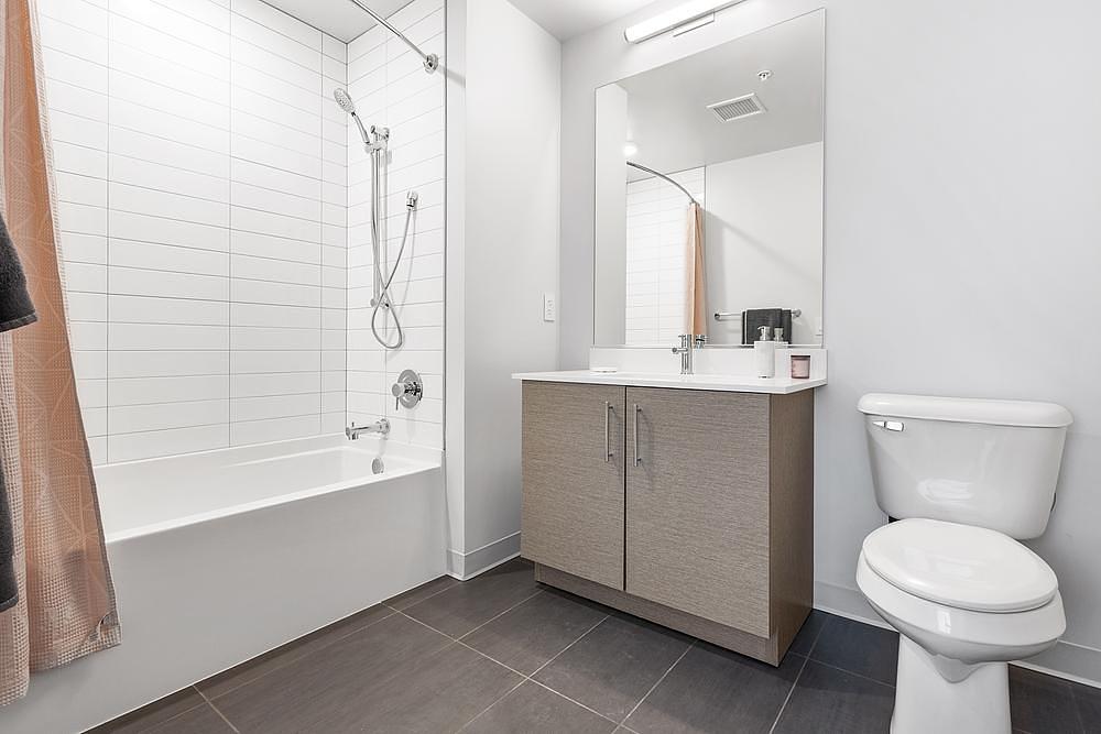 Upshore Chapter Apartments 4555 N Sheridan Rd, Chicago, IL 60640