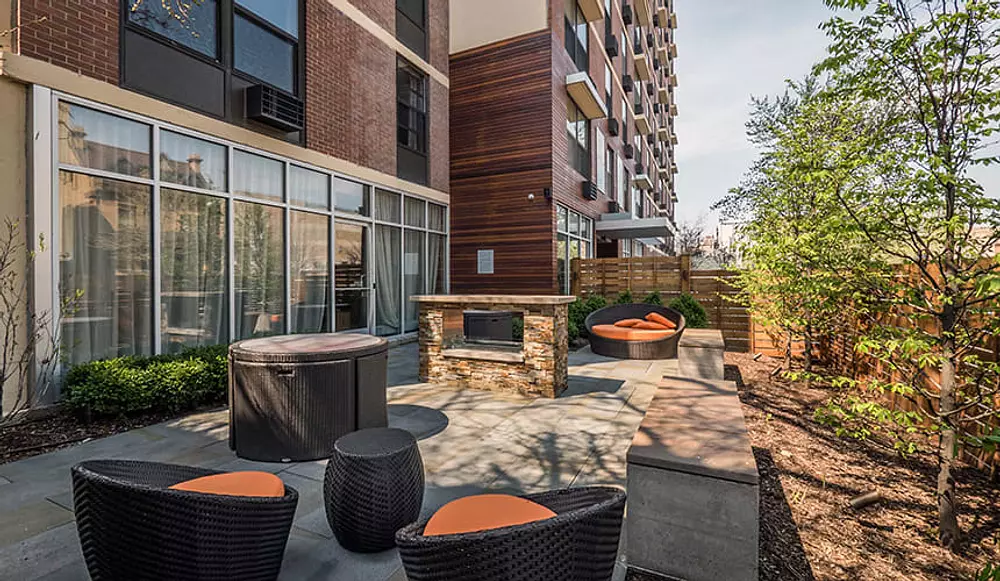 Reside on Barry 533 W Barry Ave, Chicago, IL 60657